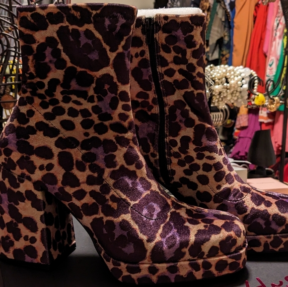 Betsy Johnson Boots - Picture 5 of 6